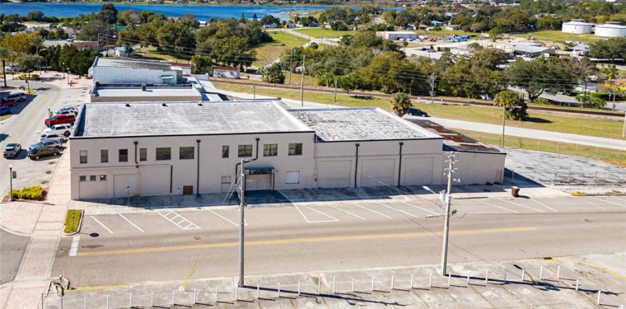 Propiedad comercial en Haines City, Florida 1130.25 m2 № 964826