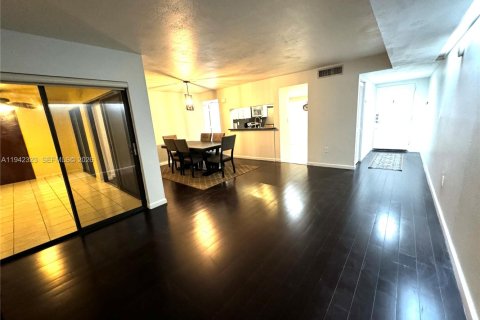 Condominio en venta en Miami, Florida, 2 dormitorios, 124.49 m2 № 2000450 - foto 7