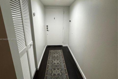 Condominio en venta en Miami, Florida, 2 dormitorios, 124.49 m2 № 2000450 - foto 3