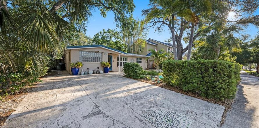 House in Safety Harbor, Florida 3 bedrooms, 171.13 sq.m. № 1648790