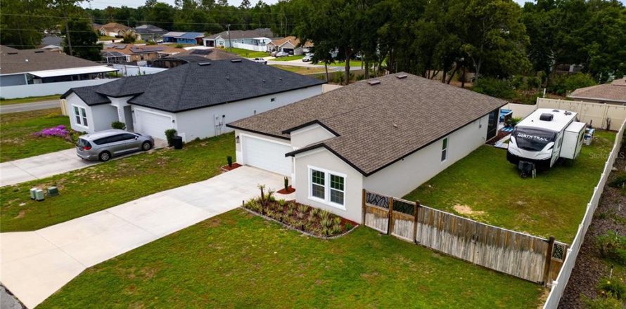 House in Summerfield, Florida 3 bedrooms, 162.21 sq.m. № 2095085