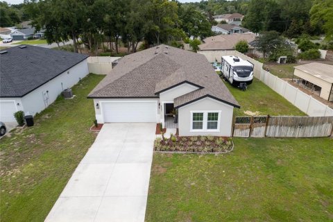 House in Summerfield, Florida 3 bedrooms, 162.21 sq.m. № 2095085 - photo 6