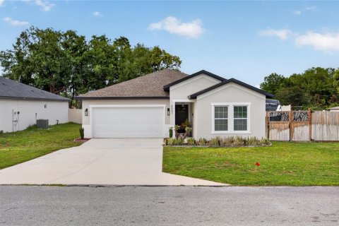 House in Summerfield, Florida 3 bedrooms, 162.21 sq.m. № 2095085 - photo 2