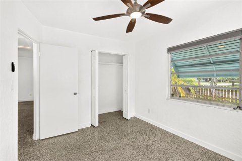 House in Saint Petersburg, Florida 2 bedrooms, 111.48 sq.m. № 2324746 - photo 12