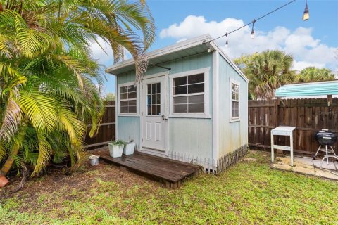 House in Saint Petersburg, Florida 2 bedrooms, 111.48 sq.m. № 2324746 - photo 28