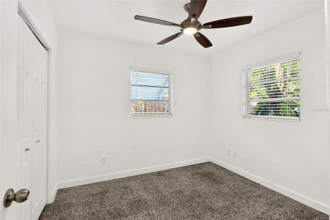 House in Saint Petersburg, Florida 2 bedrooms, 111.48 sq.m. № 2324746 - photo 15