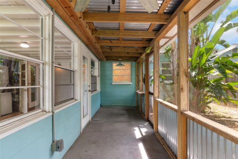 House in Saint Petersburg, Florida 2 bedrooms, 111.48 sq.m. № 2324746 - photo 23