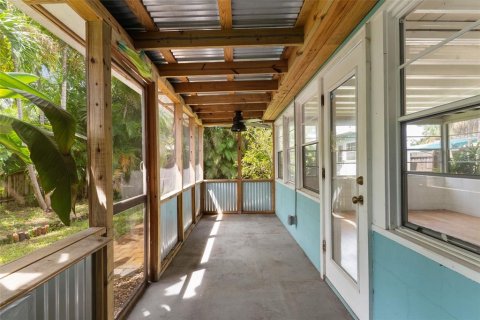 House in Saint Petersburg, Florida 2 bedrooms, 111.48 sq.m. № 2324746 - photo 24