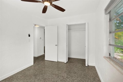 House in Saint Petersburg, Florida 2 bedrooms, 111.48 sq.m. № 2324746 - photo 13