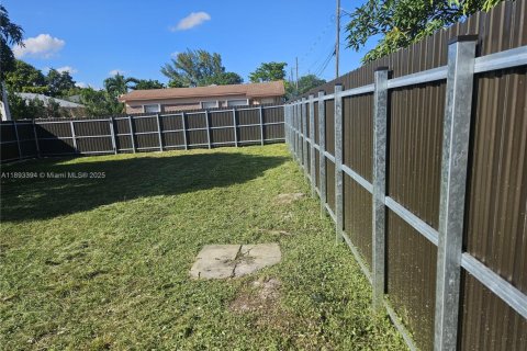 Propiedad comercial en venta en Hallandale Beach, Florida, 192.49 m2 № 1945491 - foto 17