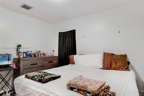 Commercial property in Hallandale Beach, Florida 192.49 sq.m. № 1945491 - photo 7