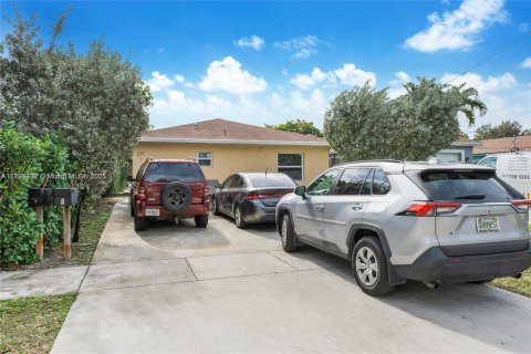 Commercial property in Hallandale Beach, Florida 192.49 sq.m. № 1945491 - photo 12