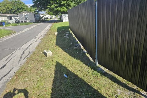 Propiedad comercial en venta en Hallandale Beach, Florida, 192.49 m2 № 1945491 - foto 21