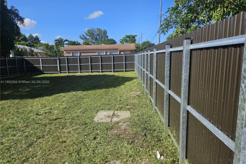 Propiedad comercial en venta en Hallandale Beach, Florida, 192.49 m2 № 1945491 - foto 18