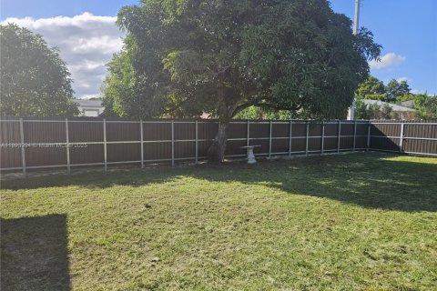 Propiedad comercial en venta en Hallandale Beach, Florida, 192.49 m2 № 1945491 - foto 19