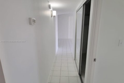 Condo in Aventura, Florida, 2 bedrooms  № 1753710 - photo 24