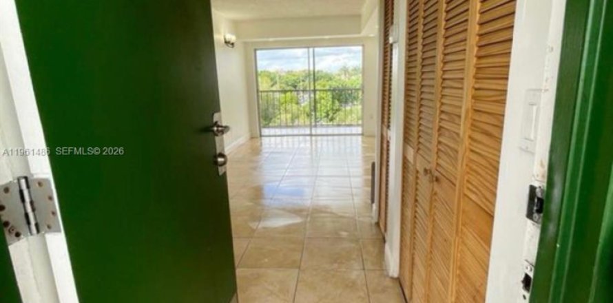 Condominio en Miami, Florida, 1 dormitorio  № 2023377