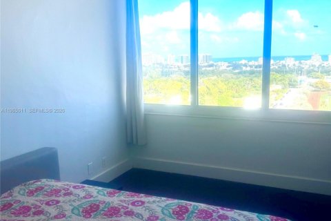 Condo in Miami Beach, Florida, 2 bedrooms  № 2027286 - photo 15