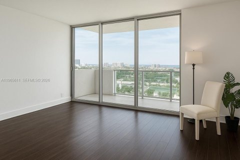 Condo in Miami Beach, Florida, 1 bedroom  № 2027286 - photo 2