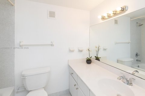 Condo in Miami Beach, Florida, 1 bedroom  № 2027286 - photo 8