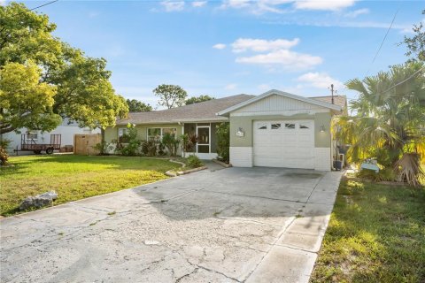 Casa en alquiler en Apollo Beach, Florida, 3 dormitorios, 191.01 m2 № 1912892 - foto 1
