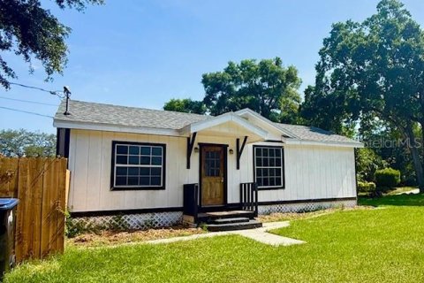 House in Orlando, Florida 4 bedrooms, 116.5 sq.m. № 2376731
