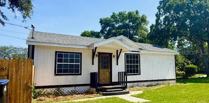 House in Orlando, Florida 4 bedrooms, 116.5 sq.m. № 2376731