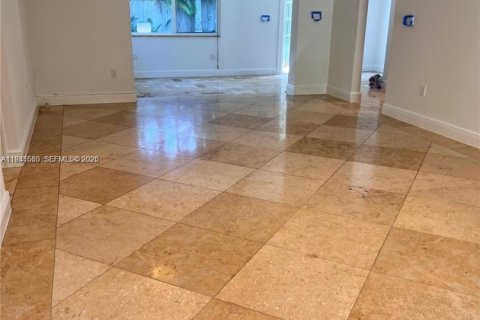 House in Pinecrest, Florida 3 bedrooms, 123.65 sq.m. № 2088670 - photo 9