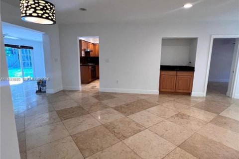 House in Pinecrest, Florida 3 bedrooms, 123.65 sq.m. № 2088670 - photo 17