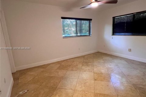House in Pinecrest, Florida 3 bedrooms, 123.65 sq.m. № 2088670 - photo 13