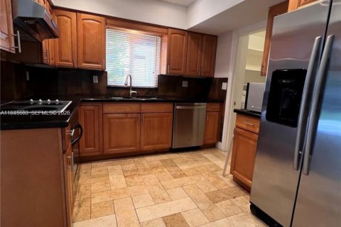 House in Pinecrest, Florida 3 bedrooms, 123.65 sq.m. № 2088670 - photo 6