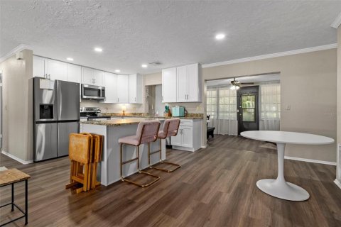 House in Land O' Lakes, Florida 3 bedrooms, 160.54 sq.m. № 2110469 - photo 9