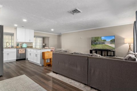 House in Land O' Lakes, Florida 3 bedrooms, 160.54 sq.m. № 2110469 - photo 12