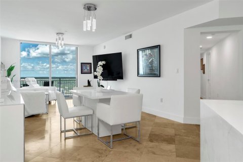 Condo in Miami, Florida, 2 bedrooms  № 1948787 - photo 3