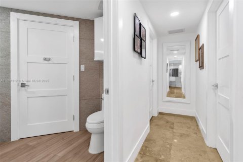 Condo in Miami, Florida, 2 bedrooms  № 1948787 - photo 24