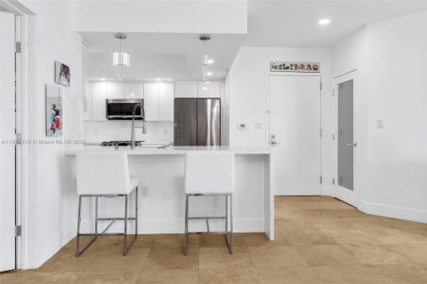 Condo in Miami, Florida, 2 bedrooms  № 1948787 - photo 8