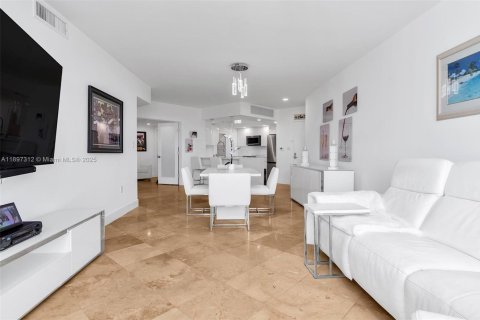 Condo in Miami, Florida, 2 bedrooms  № 1948787 - photo 19