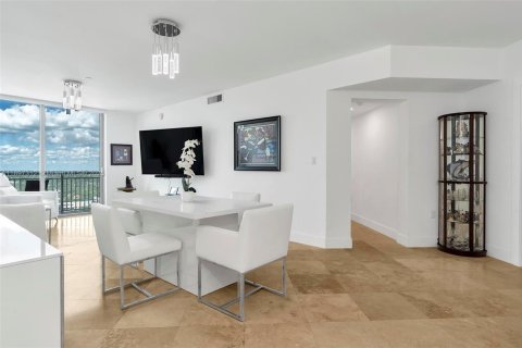 Condo in Miami, Florida, 2 bedrooms  № 1948787 - photo 5