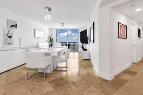 Condo in Miami, Florida, 2 bedrooms  № 1948787 - photo 6