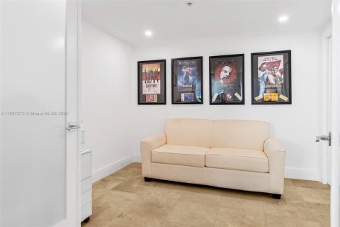 Condo in Miami, Florida, 2 bedrooms  № 1948787 - photo 23