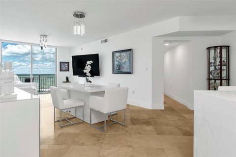 Condo in Miami, Florida, 2 bedrooms  № 1948787 - photo 4