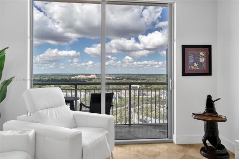 Condo in Miami, Florida, 2 bedrooms  № 1948787 - photo 14