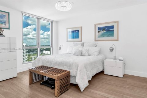 Condo in Miami, Florida, 2 bedrooms  № 1948787 - photo 30
