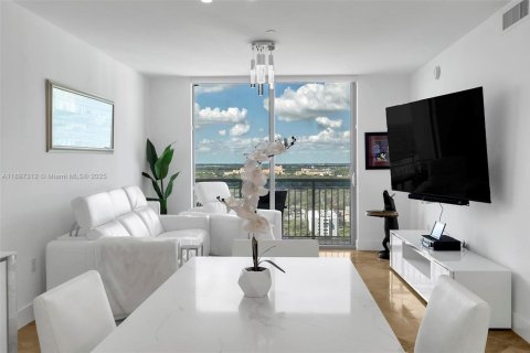 Condo in Miami, Florida, 2 bedrooms  № 1948787 - photo 13
