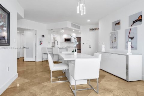 Condo in Miami, Florida, 2 bedrooms  № 1948787 - photo 21