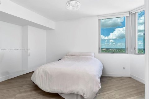 Condo in Miami, Florida, 2 bedrooms  № 1948787 - photo 27