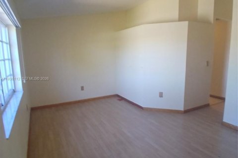 Touwnhouse à louer à Miami, Floride: 2 chambres, 127.83 m2 № 2000745 - photo 12