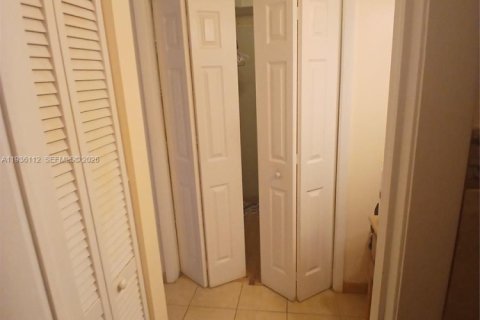 Touwnhouse à louer à Miami, Floride: 2 chambres, 127.83 m2 № 2000745 - photo 14