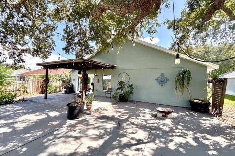 House in Orlando, Florida 4 bedrooms, 152.64 sq.m. № 2304756 - photo 9