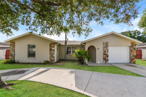 Casa en alquiler en Sarasota, Florida, 3 dormitorios, 130.99 m2 № 1853881 - foto 1
